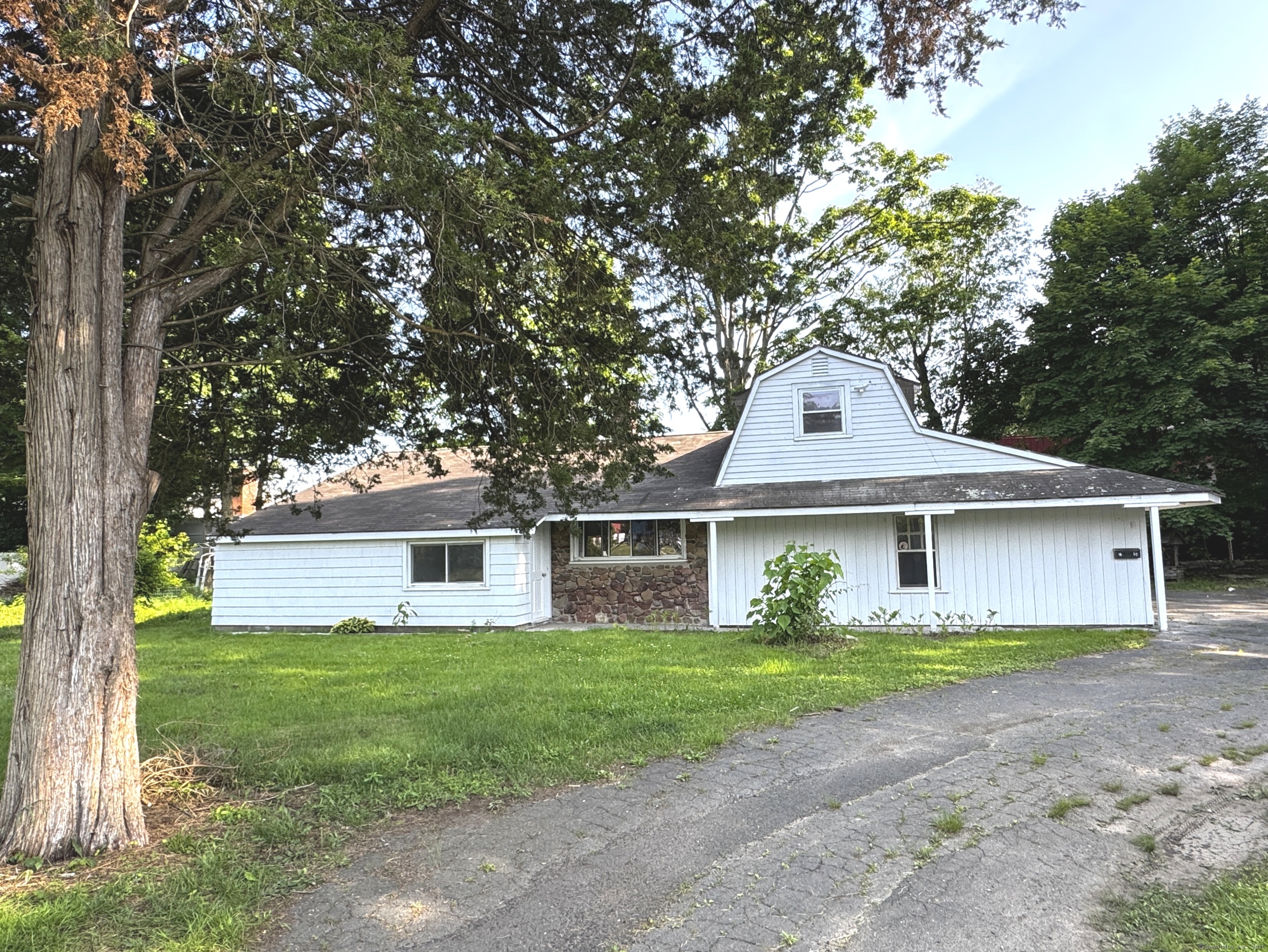 16-1/2 Maple Street