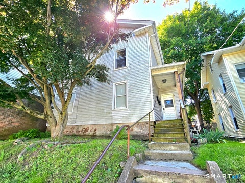 Multifamily For Rent - 33 Olive Street #2<br/> New Haven County, Meriden, CT 06450
