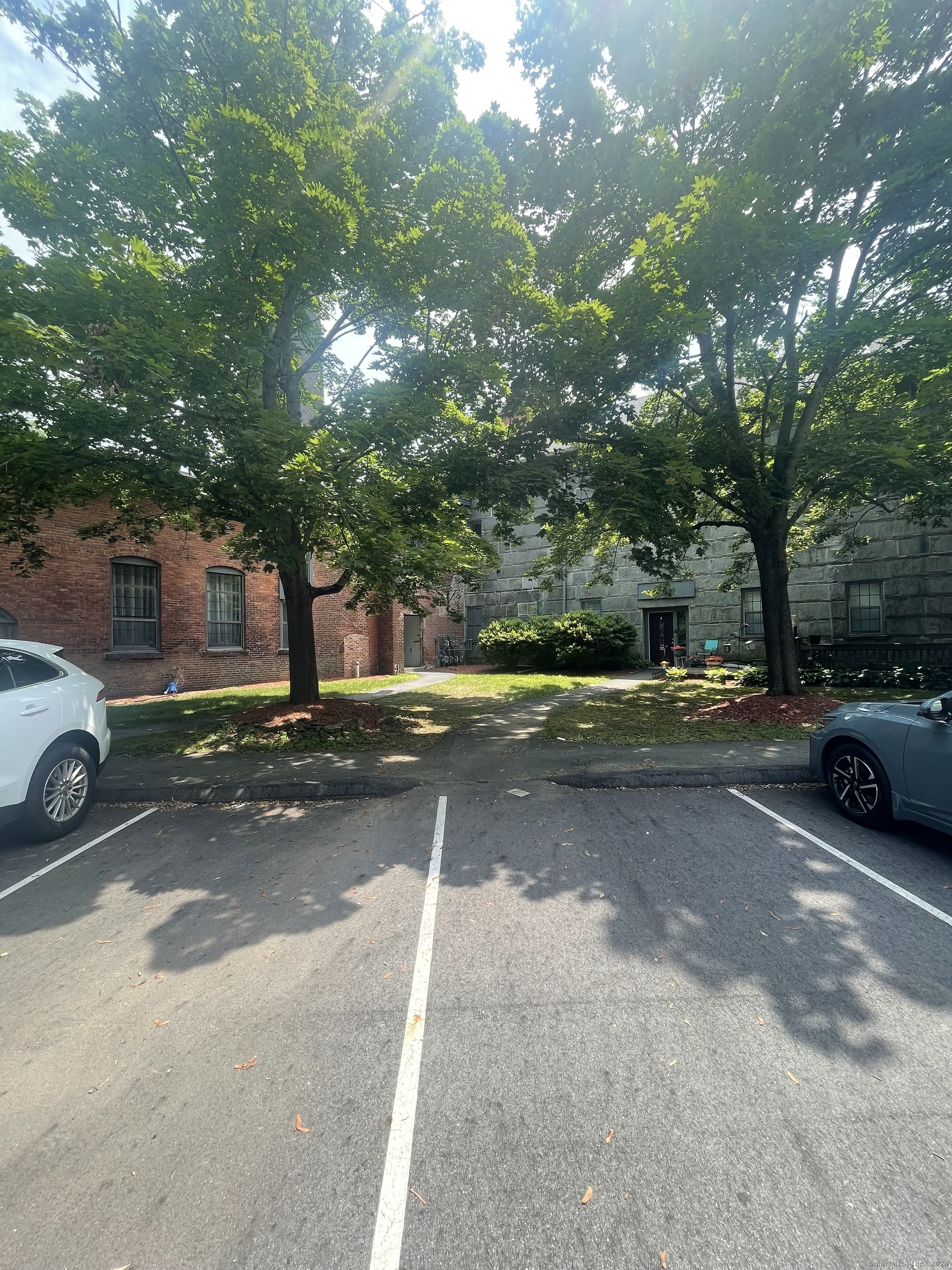 View Vernon, CT 06066 townhome