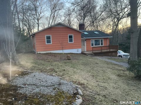 4 North Glenwoods Road Ledyard CT 06335