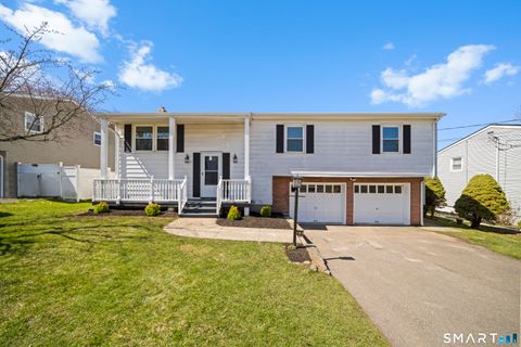 Photo of 25 Greenview Drive, Waterbury, CT 06708 (MLS # 24166335)