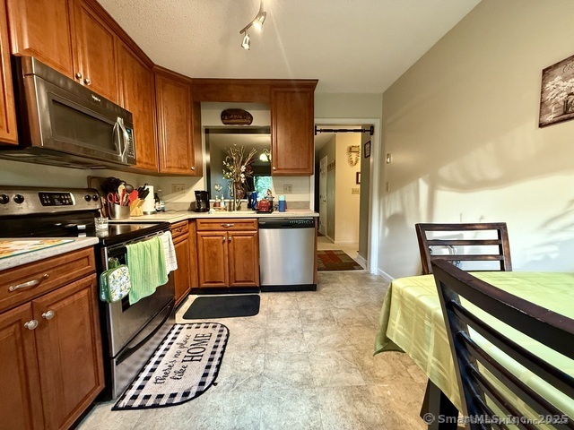 196 New Haven Avenue 106