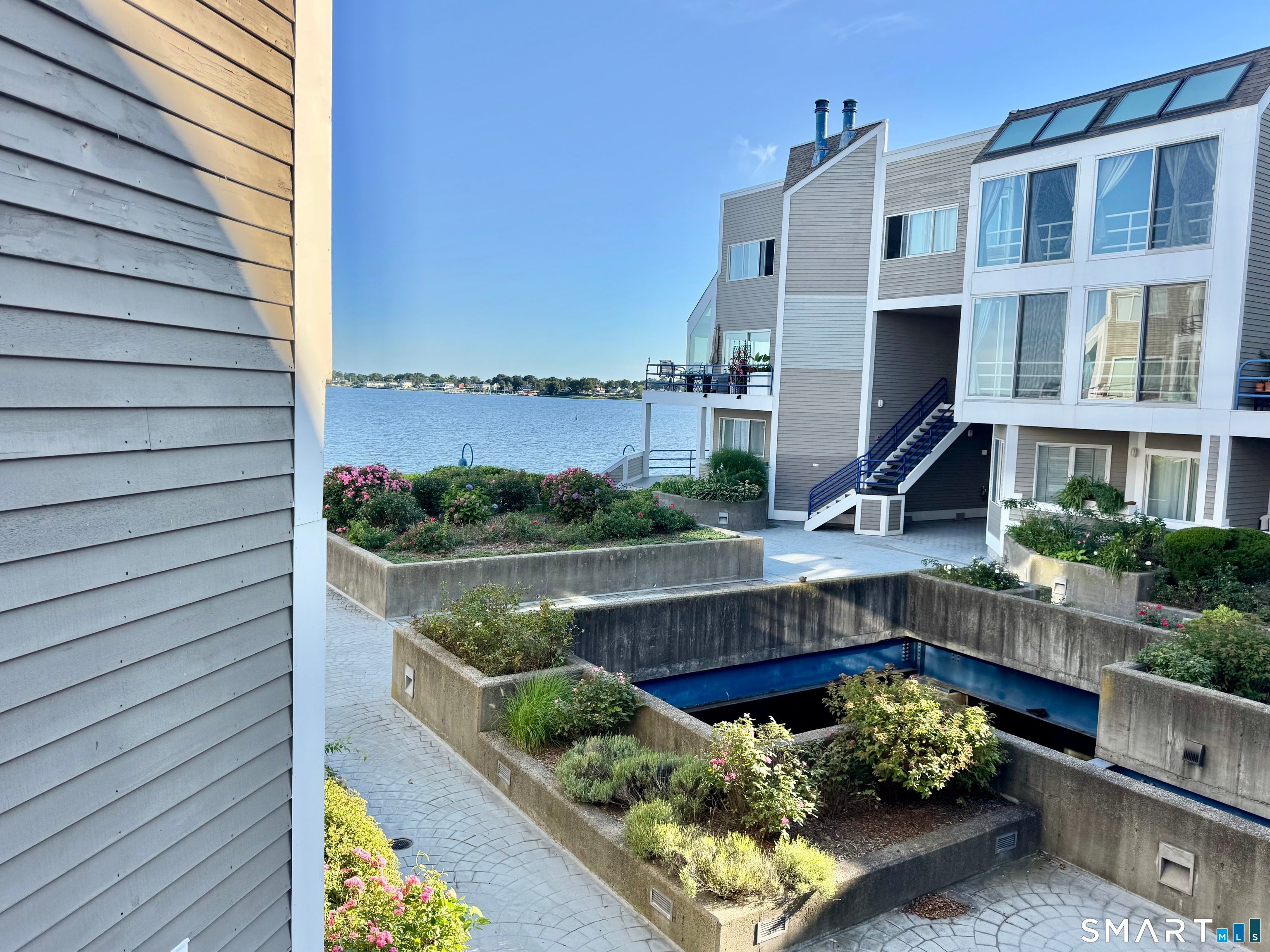 18 Harbour Close