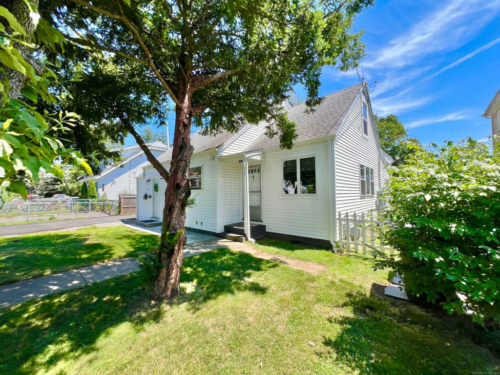 Photo of 33 Elm Tree Place #front house, Stamford, CT 06906 (MLS # 24133713)