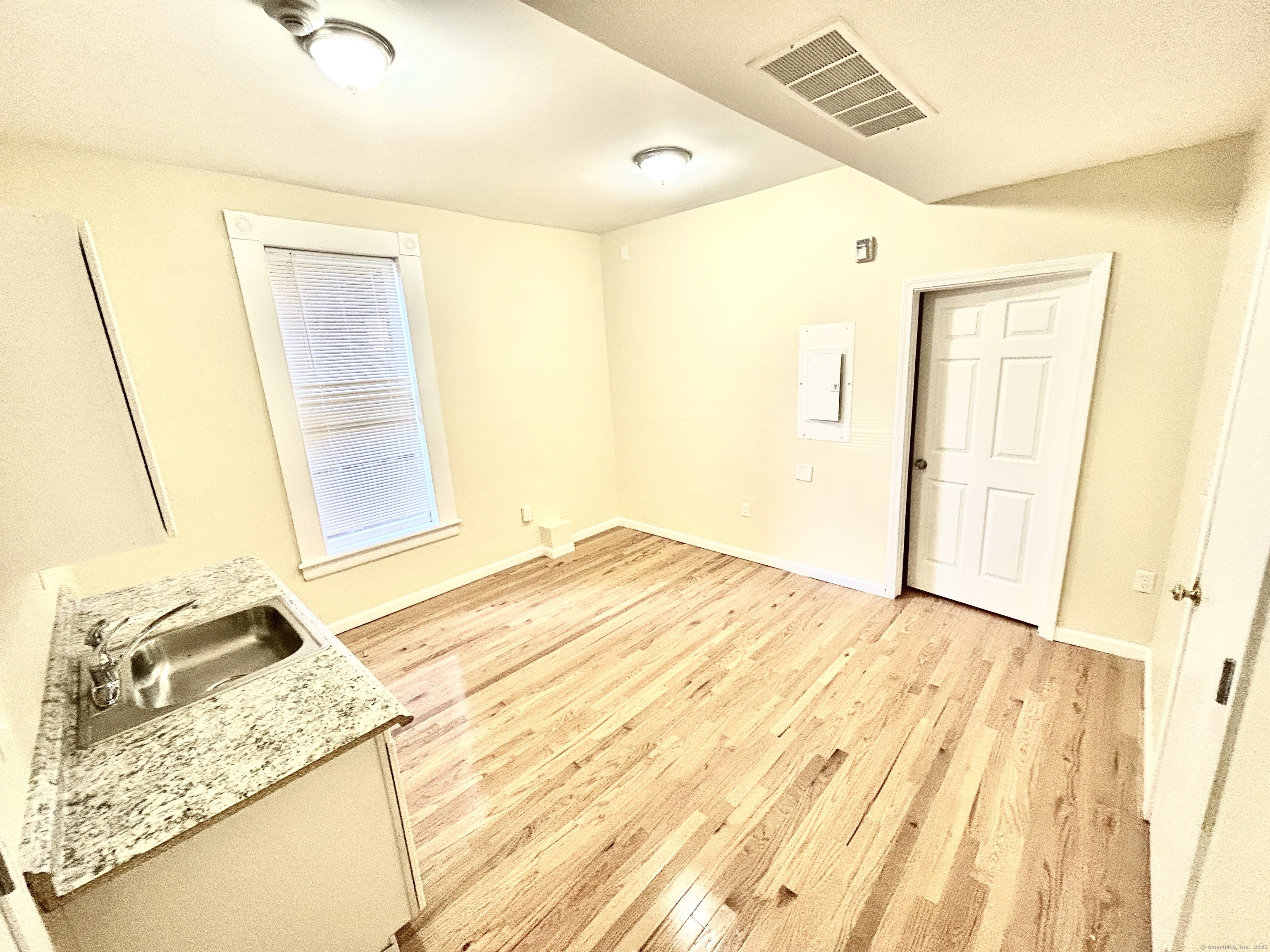 Photo 1 of W Main Street 2H, Waterbury, Connecticut, $1,100, Web #: 24093473