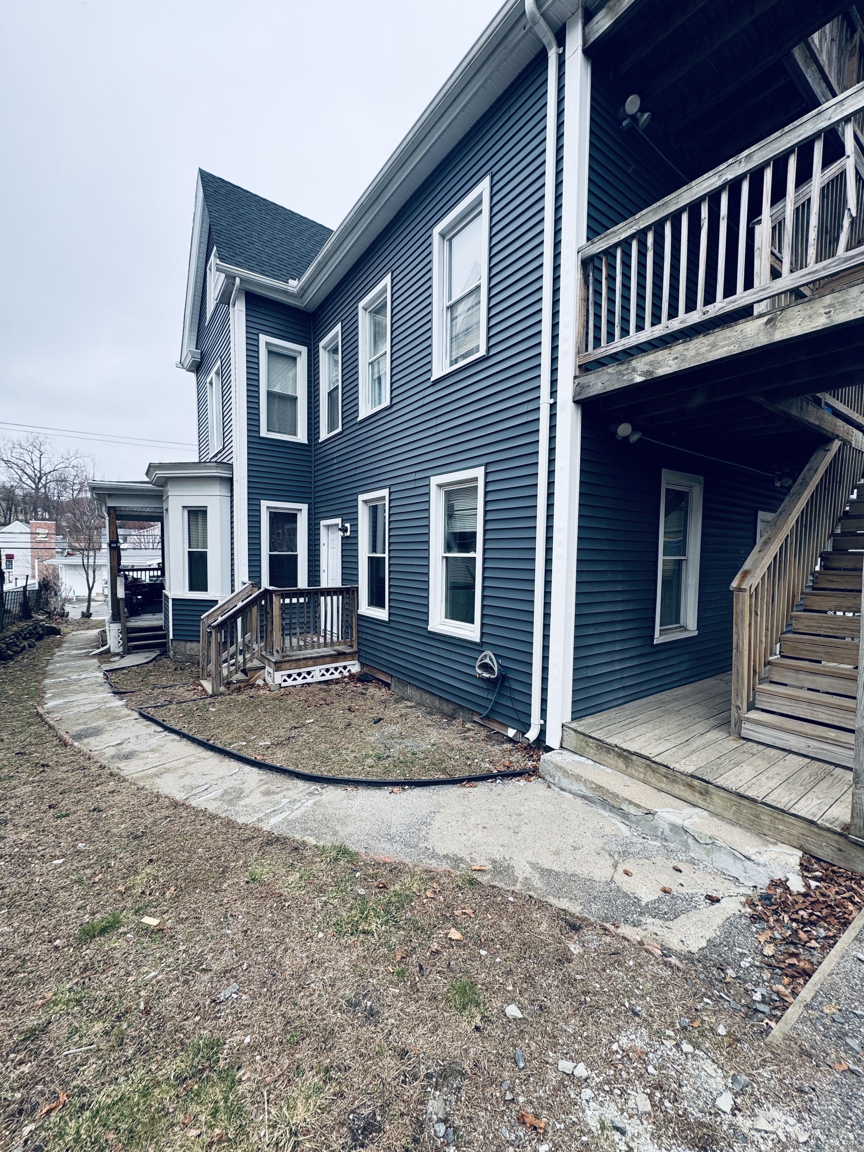Meriden Road, Waterbury, Connecticut - 1 Bathrooms  
2 Rooms - 
