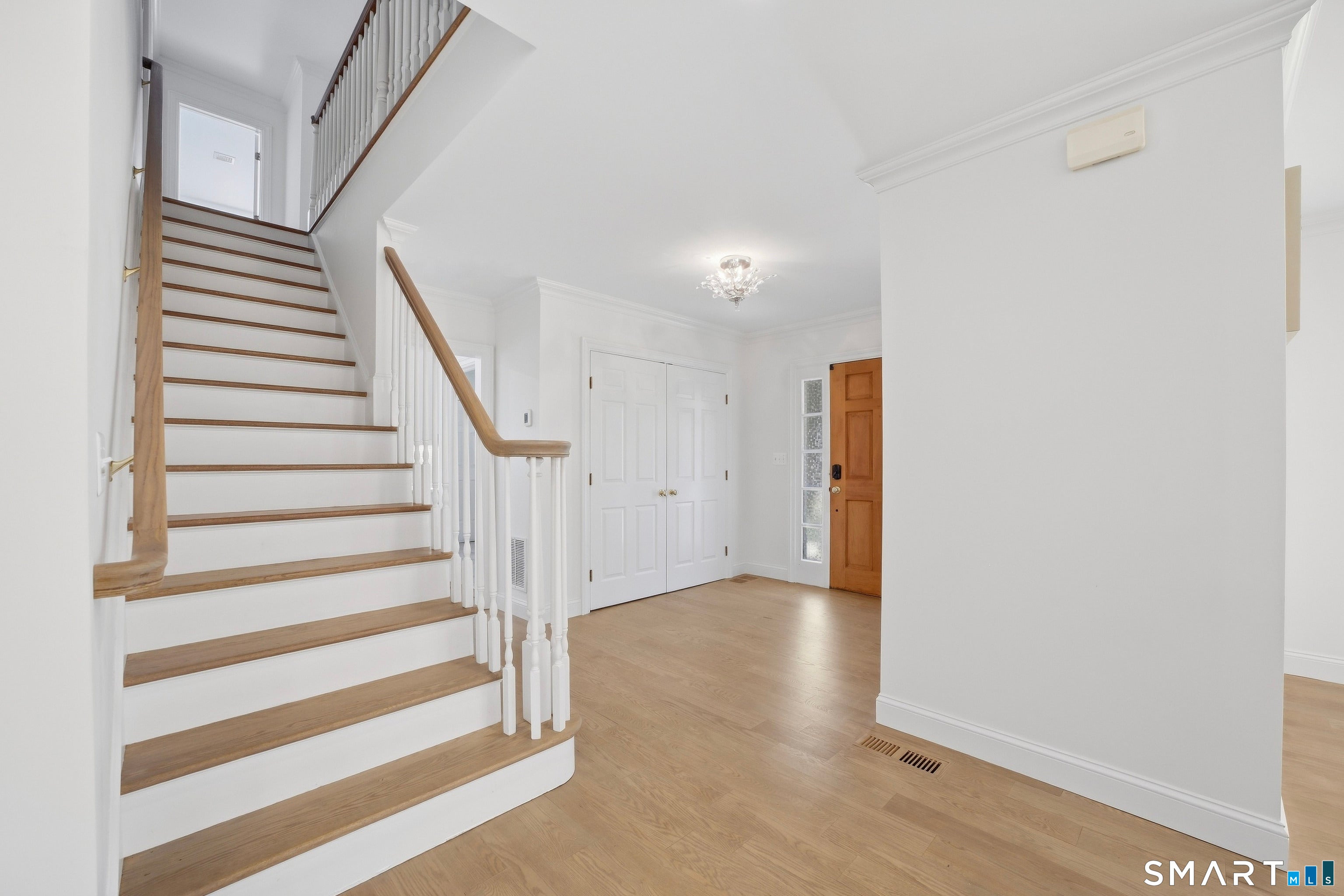 97 Meadowpark Avenue North
