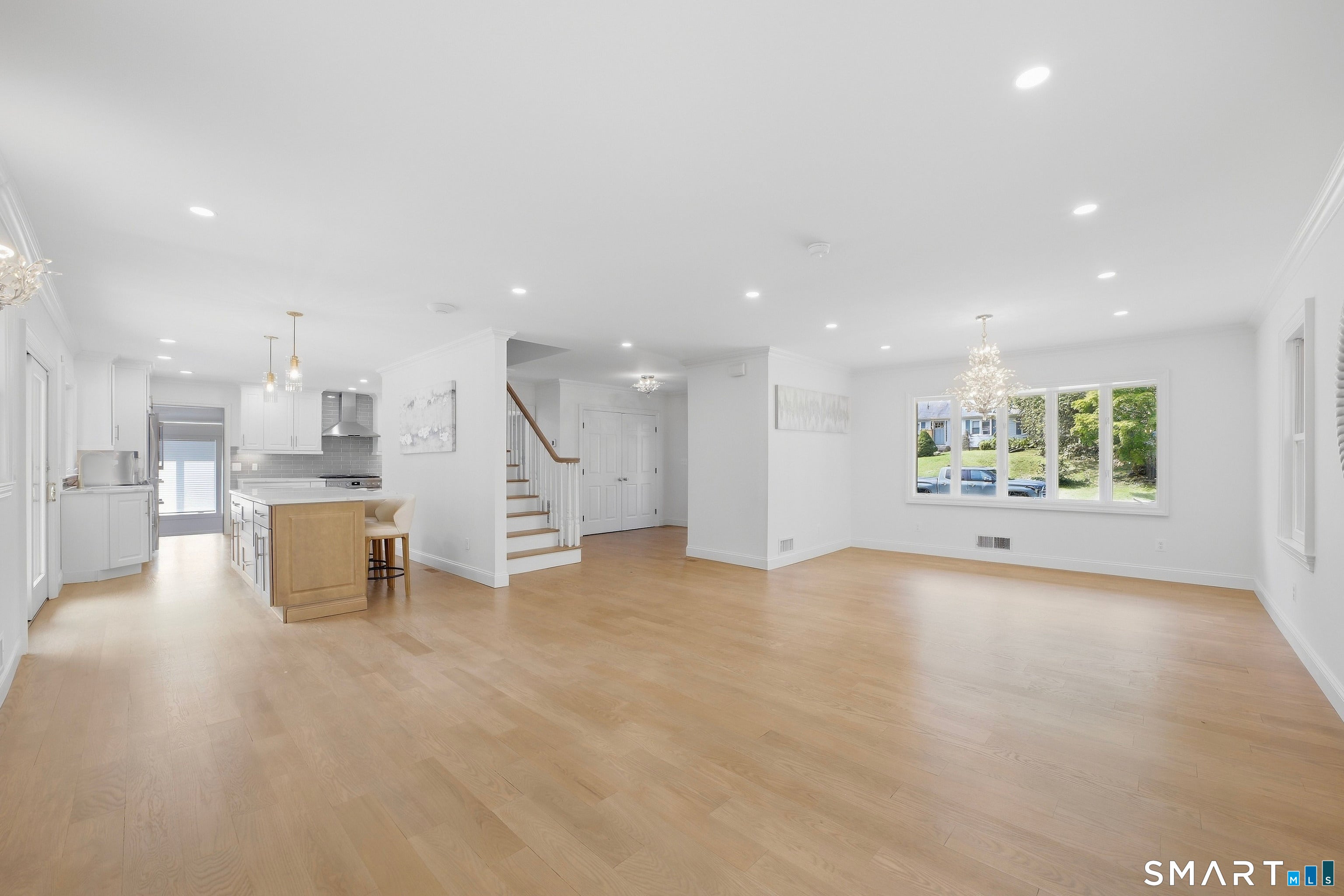 97 Meadowpark Avenue North