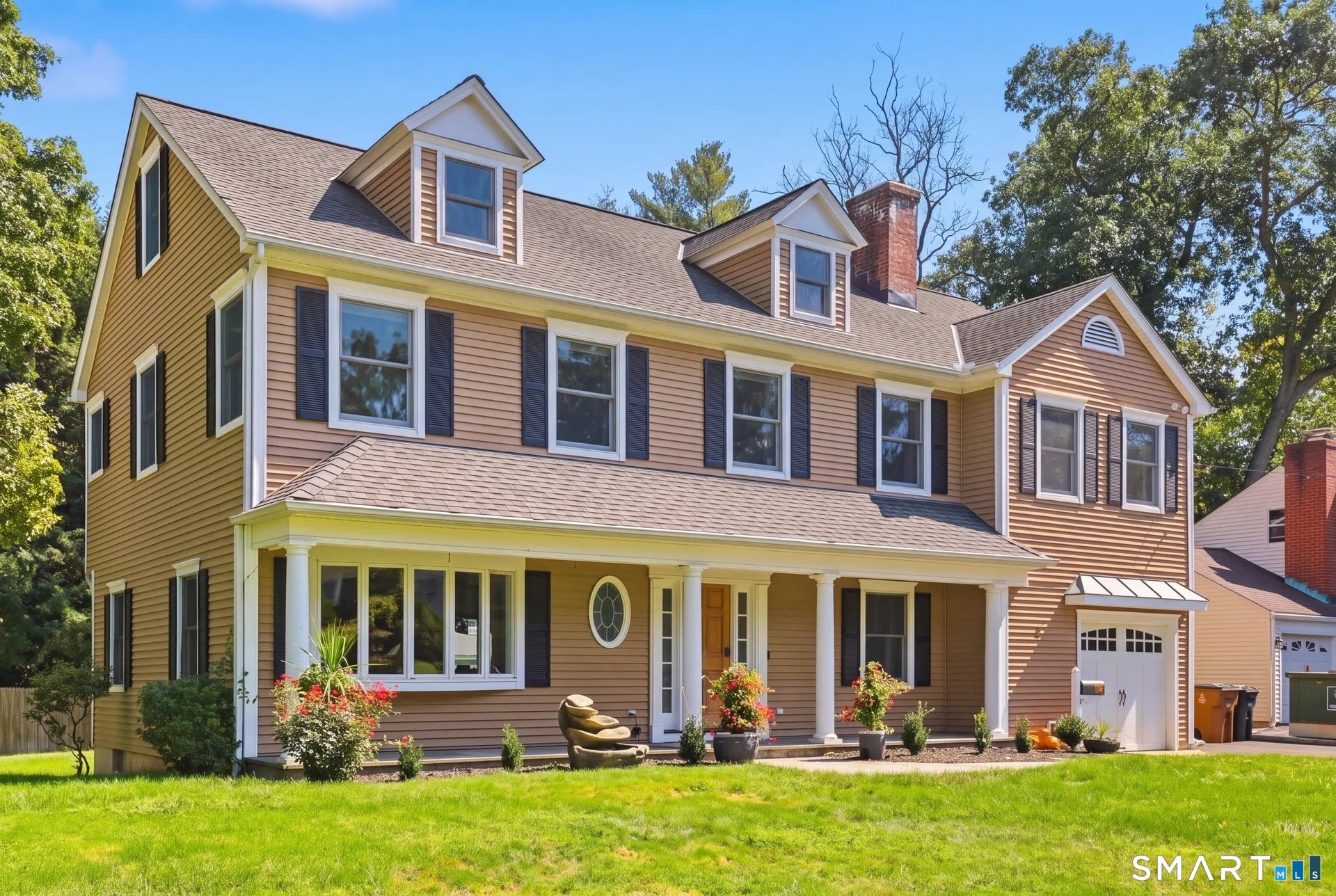 97 Meadowpark Avenue North