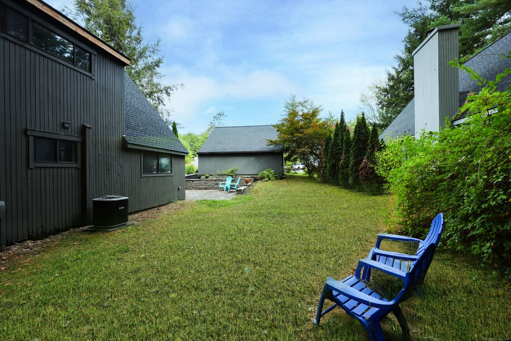 Photo of 13 Finch Run #13, Avon, CT 06001 (MLS # 24130391)