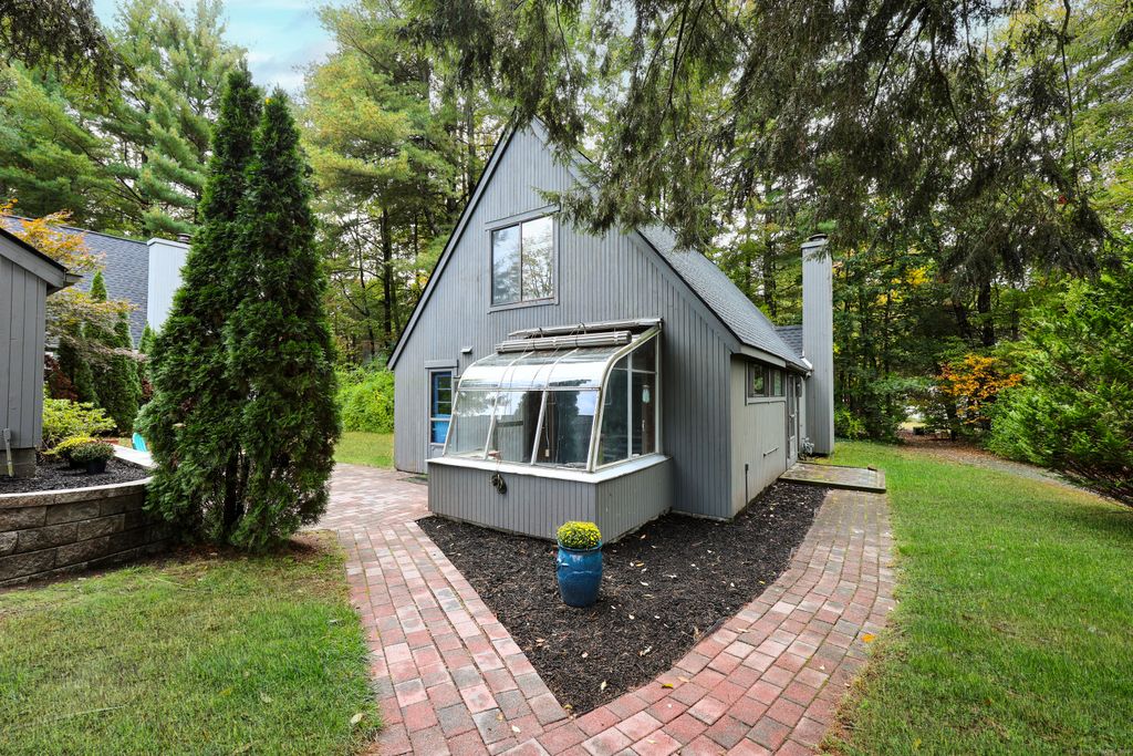 Photo of 13 Finch Run #13, Avon, CT 06001 (MLS # 24130391)