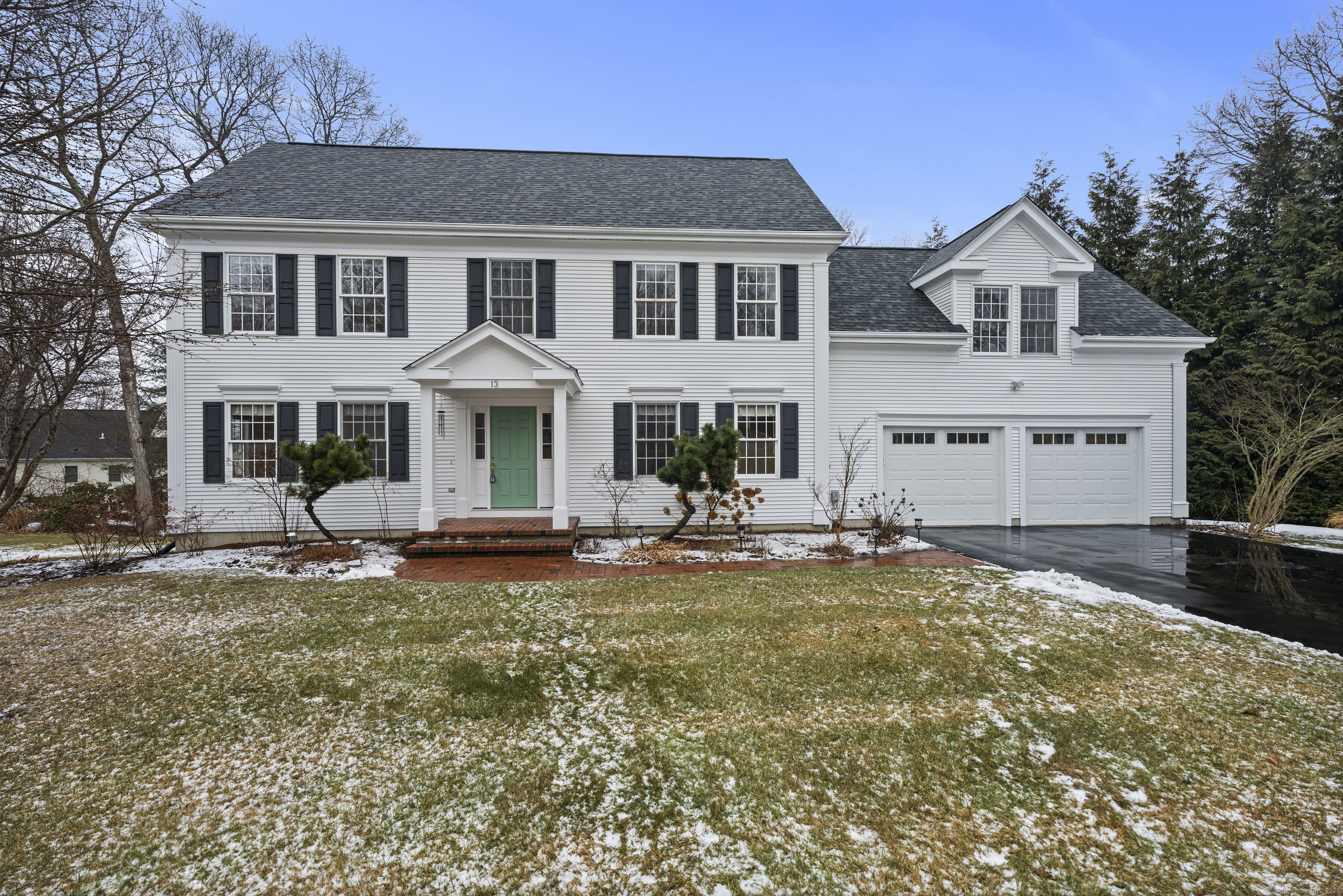 Deveron Drive, Madison, Connecticut - 3 Bedrooms  
3 Bathrooms  
8 Rooms - 