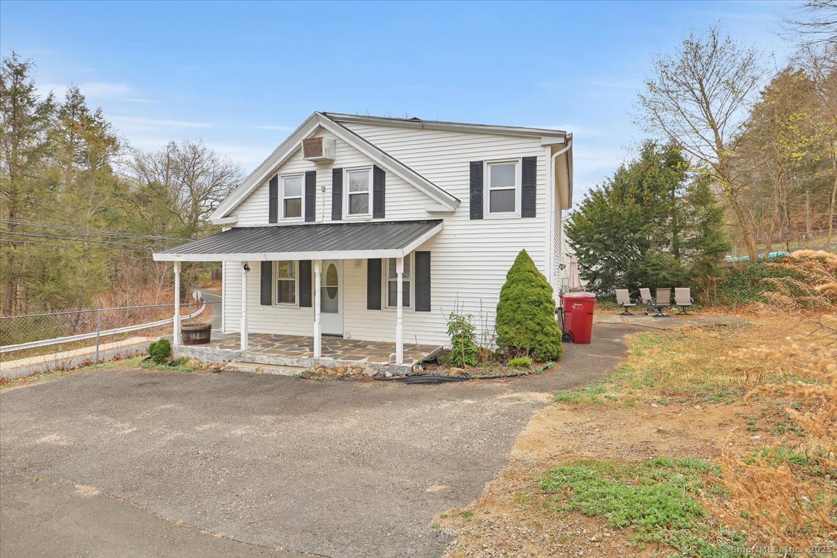 City Hill Street, Naugatuck, Connecticut - 4 Bedrooms  
2 Bathrooms  
7 Rooms - 