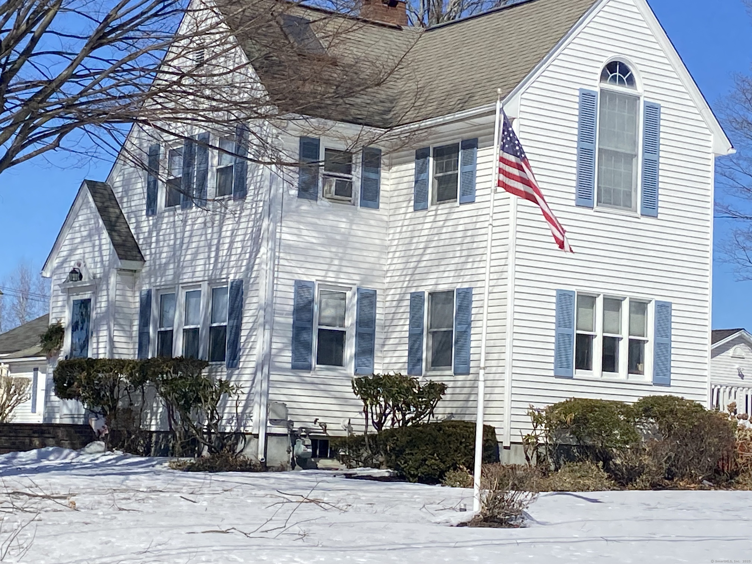 Delta Avenue, Danbury, Connecticut - 2 Bedrooms  
2 Bathrooms  
8 Rooms - 