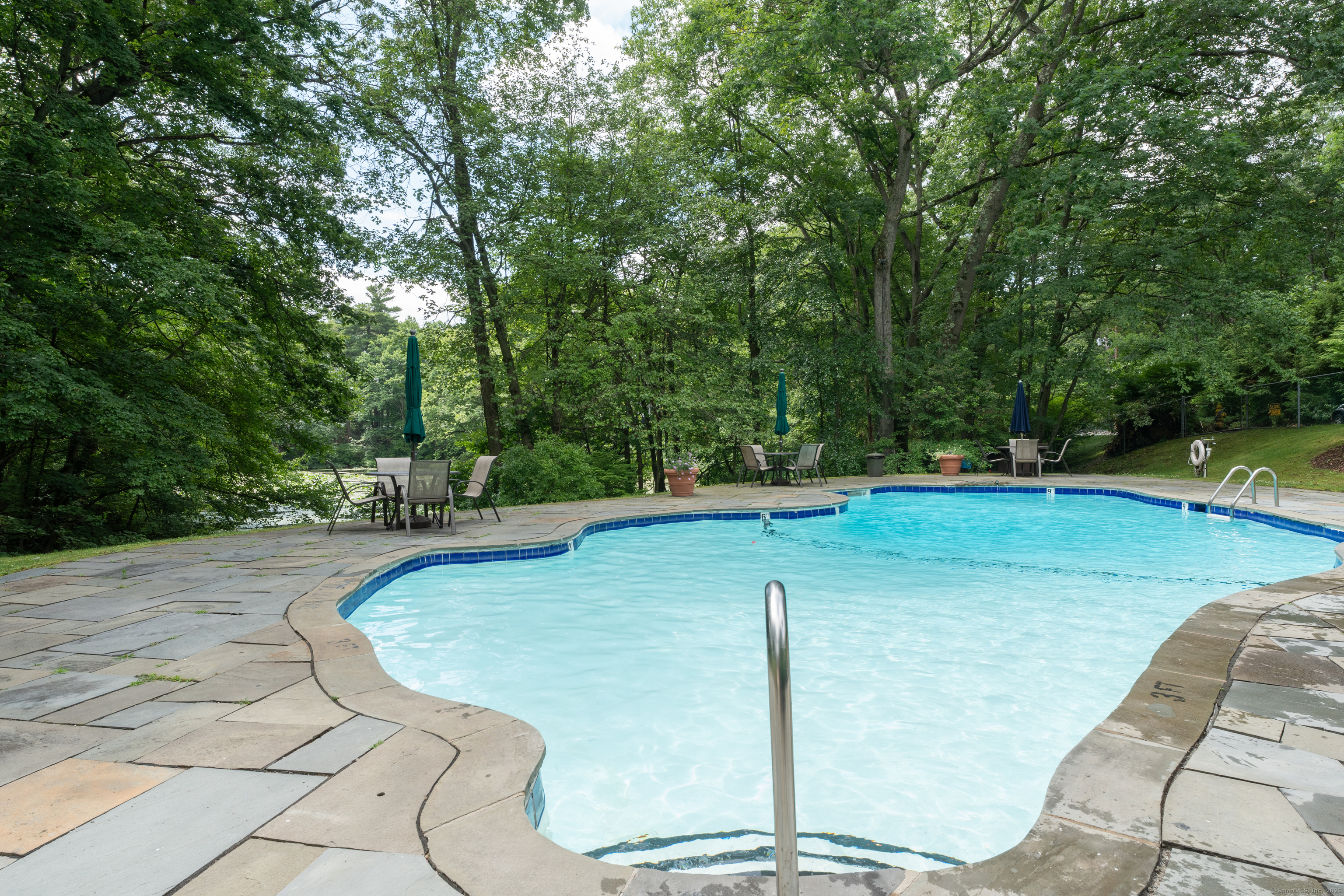 42 N Lake Drive #APT E1, Hamden, Connecticut image 27