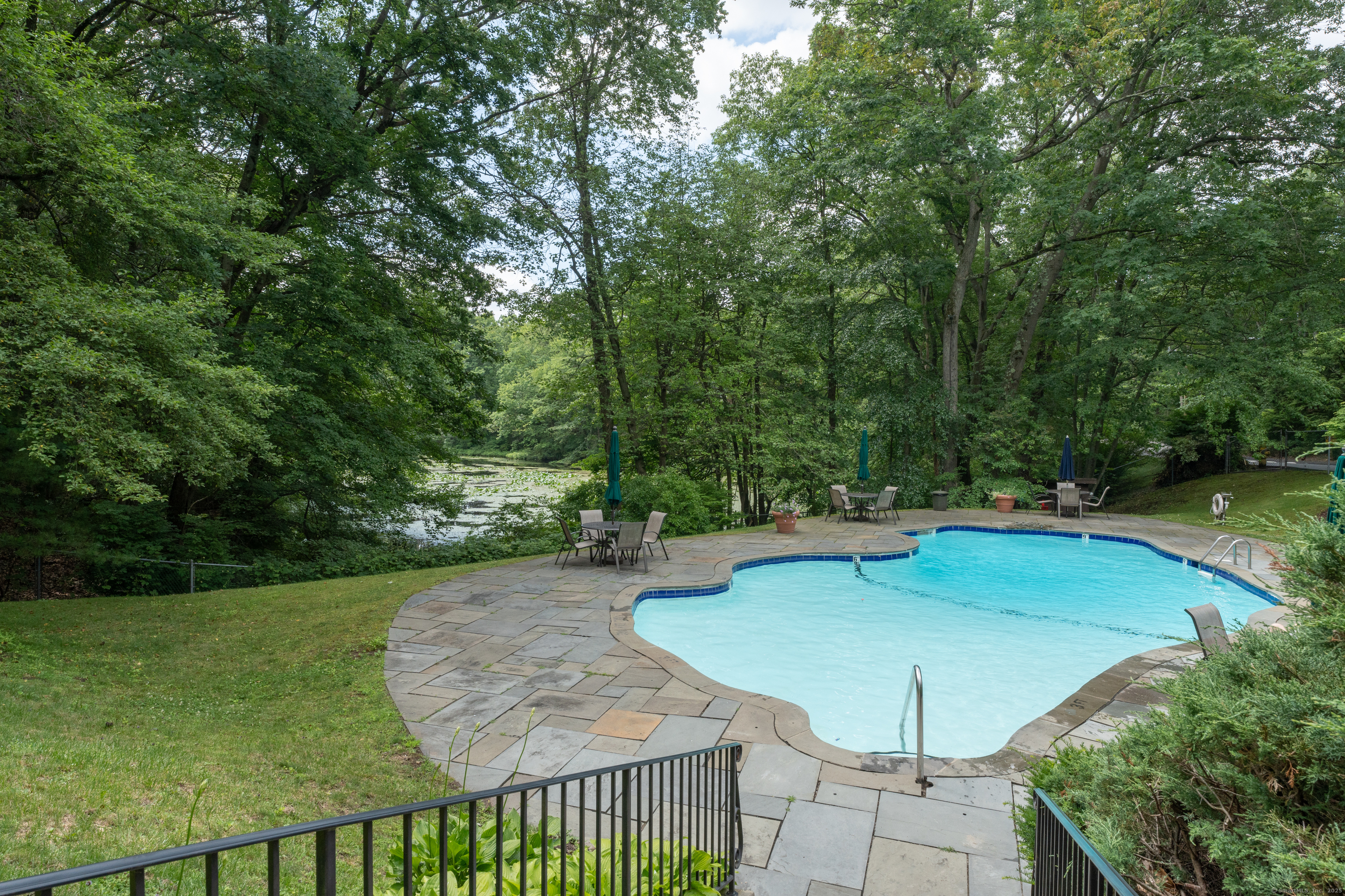 42 N Lake Drive #APT E1, Hamden, Connecticut image 28