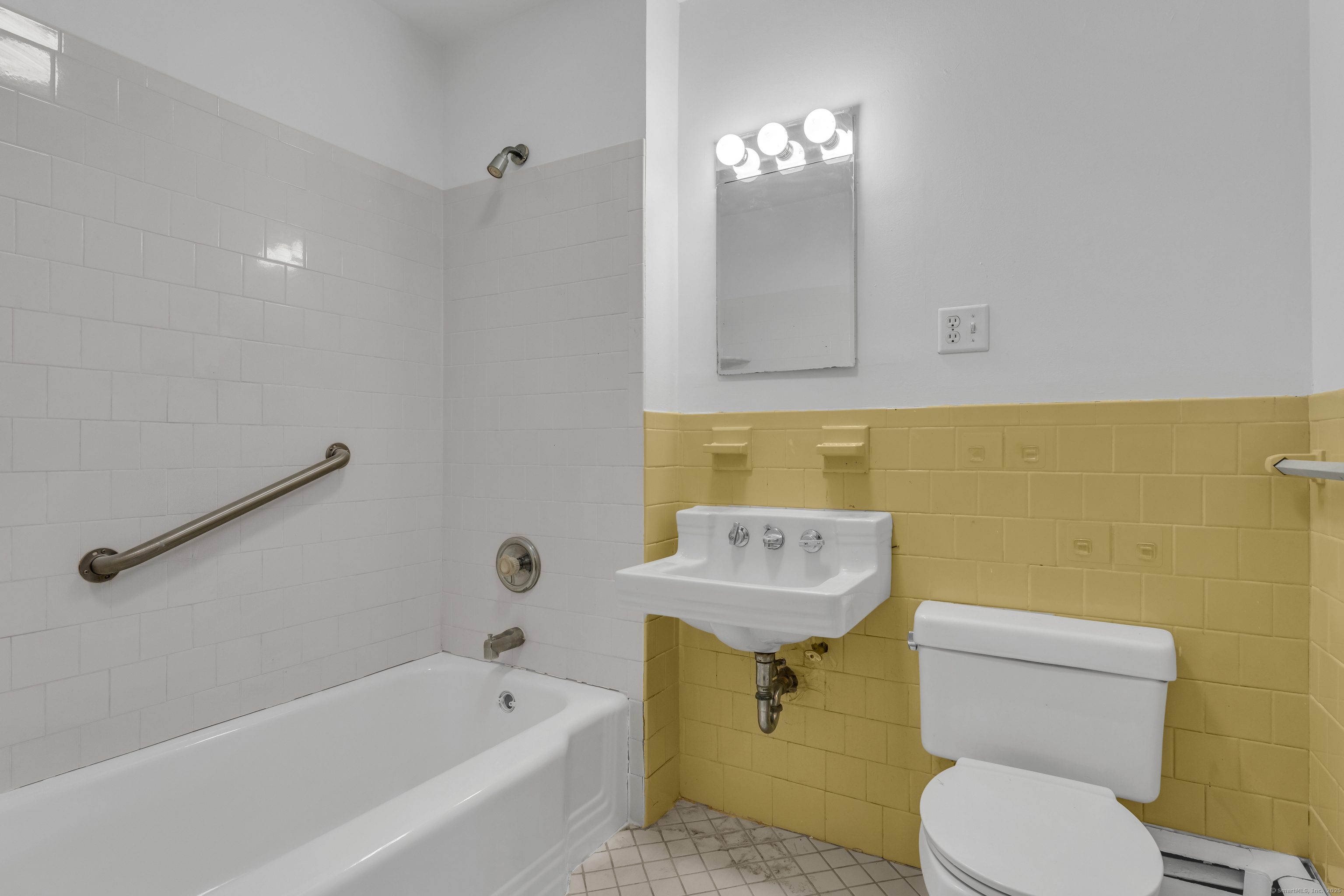 42 N Lake Drive #APT E1, Hamden, Connecticut image 19