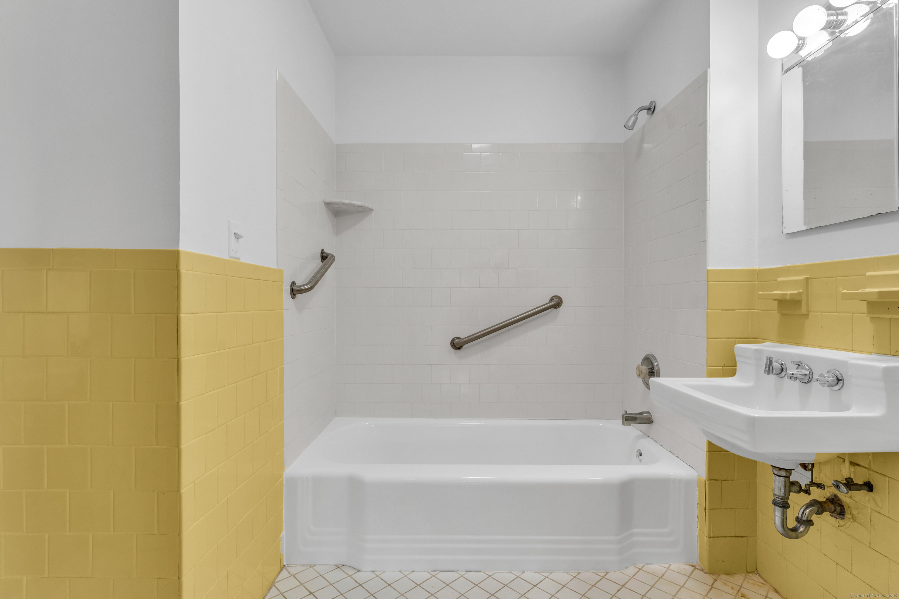 42 N Lake Drive #APT E1, Hamden, Connecticut image 18