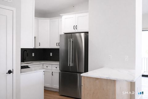 Tiny photo for 937 Post Road #3B, Fairfield, CT 06824 (MLS # 24169260)