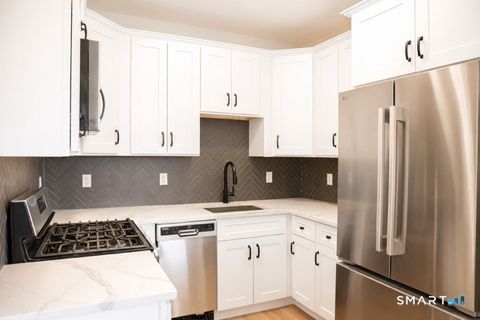 Tiny photo for 937 Post Road #3B, Fairfield, CT 06824 (MLS # 24169260)