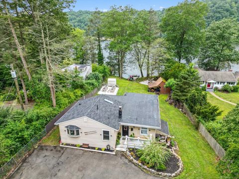 Homes For Sale - 612 Lake Drive<br/> Guilford, CT 06437