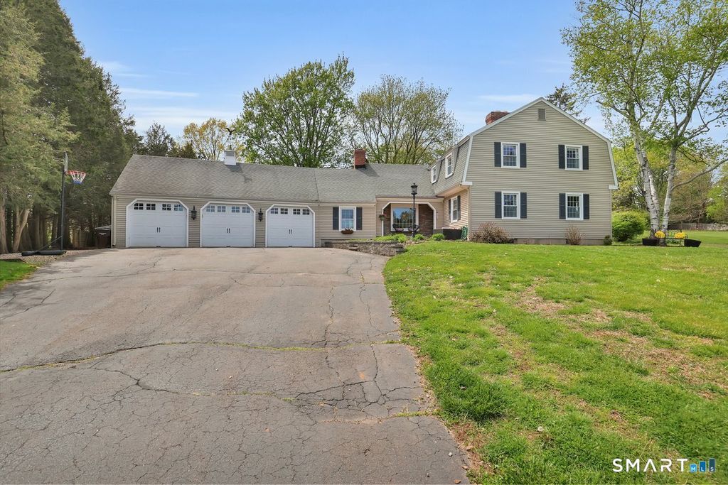 Photo of 72 Old Post Road, Wethersfield, CT 06109 (MLS # 24173104)