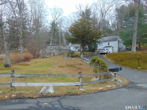 Photo of 10 Old Waterbury Road, Middlebury, CT 06762 (MLS # 24207437)