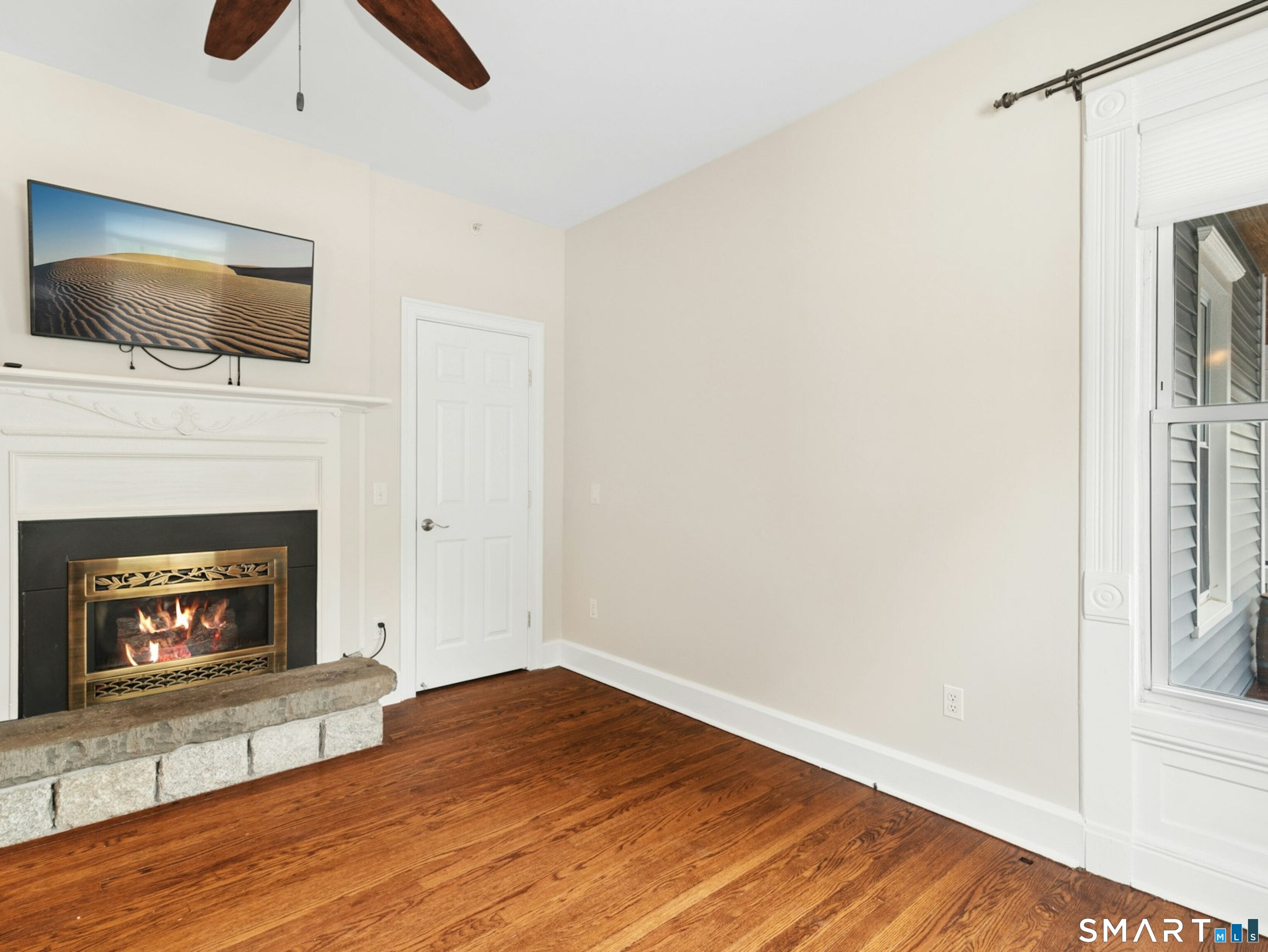 220 West Avenue B