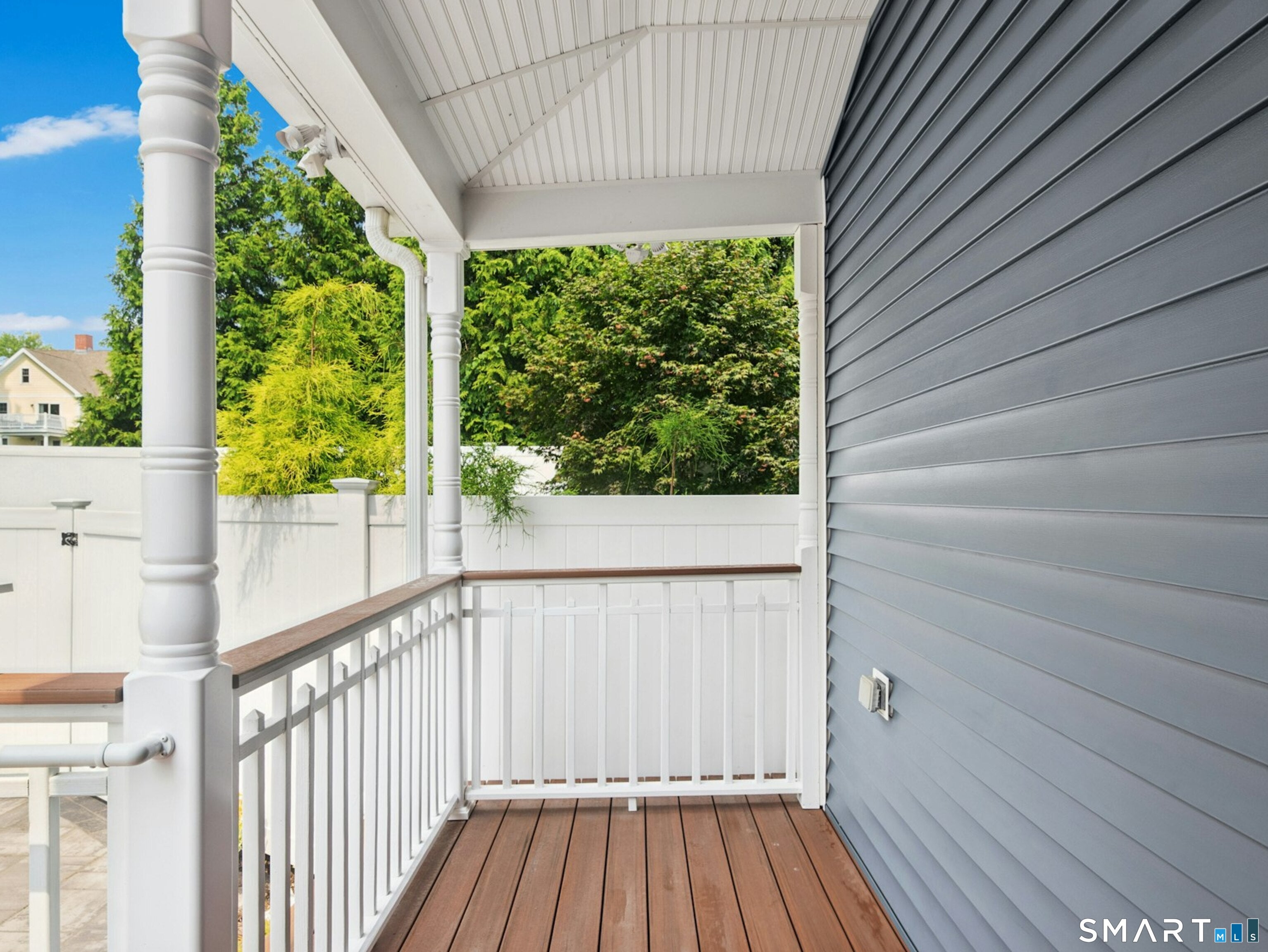 220 West Avenue B