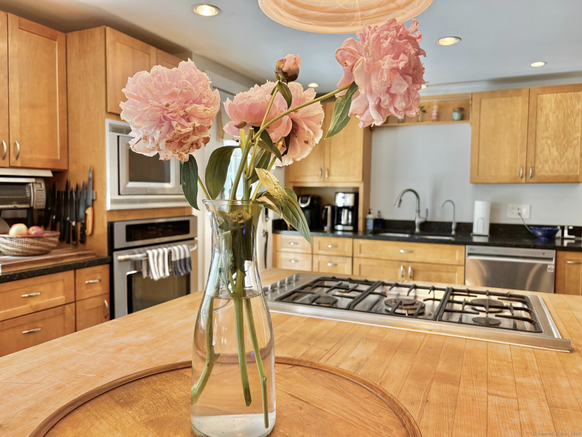 Groton, Connecticut 06355, United States, 4 Bedrooms Bedrooms, ,2 BathroomsBathrooms,Residential,Pending,153403