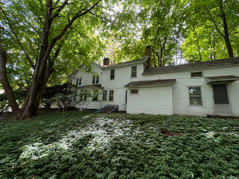 A home in Deep River