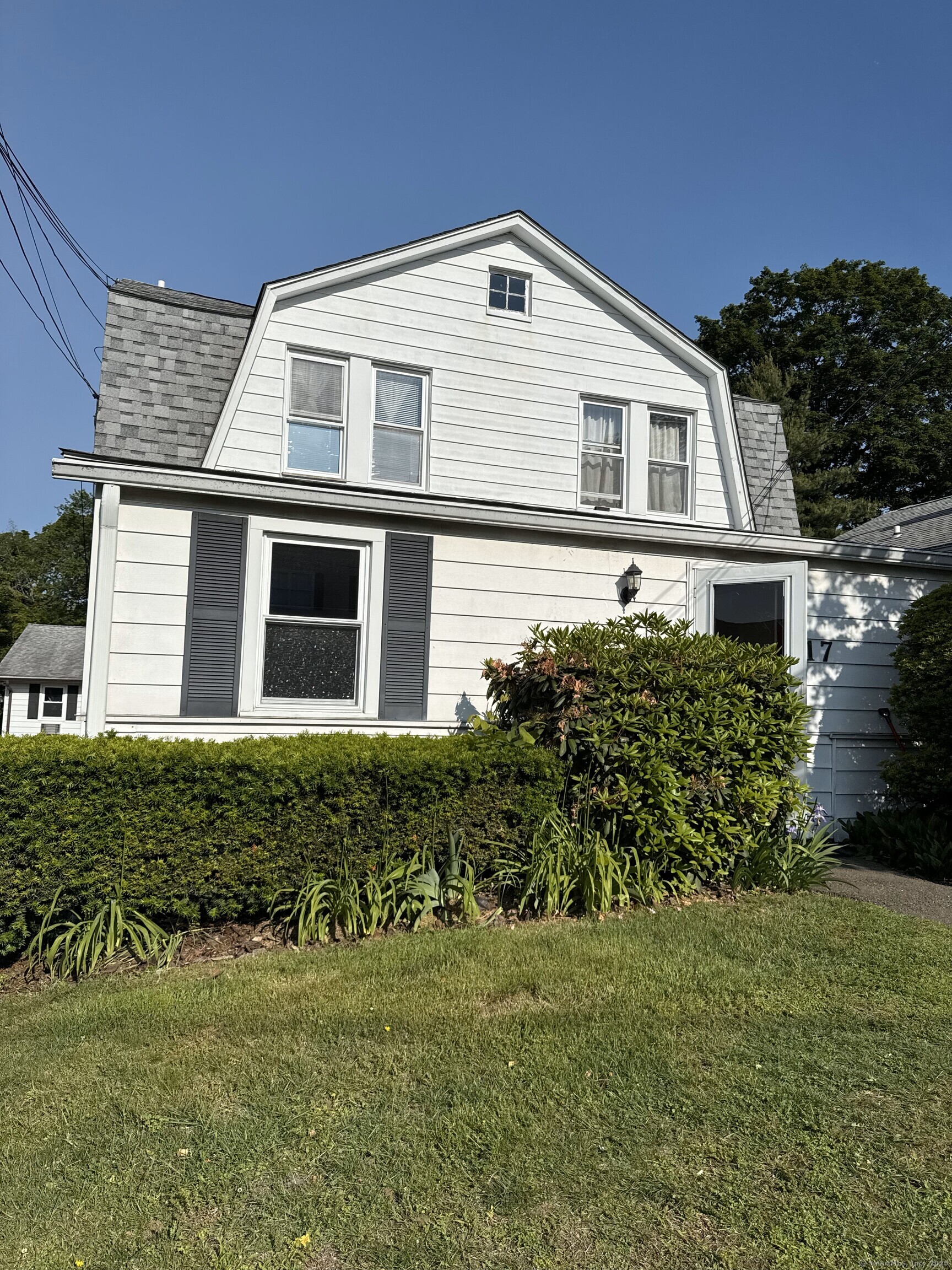 Rental Property at Duncanson Street 2, Stamford, Connecticut - Bedrooms: 2 
Bathrooms: 1 
Rooms: 4  - $2,200 MO.