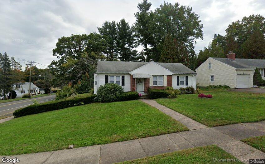 Property for Sale at Hillview Avenue, Hamden, Connecticut - Bedrooms: 3 
Bathrooms: 2 
Rooms: 6  - $389,000