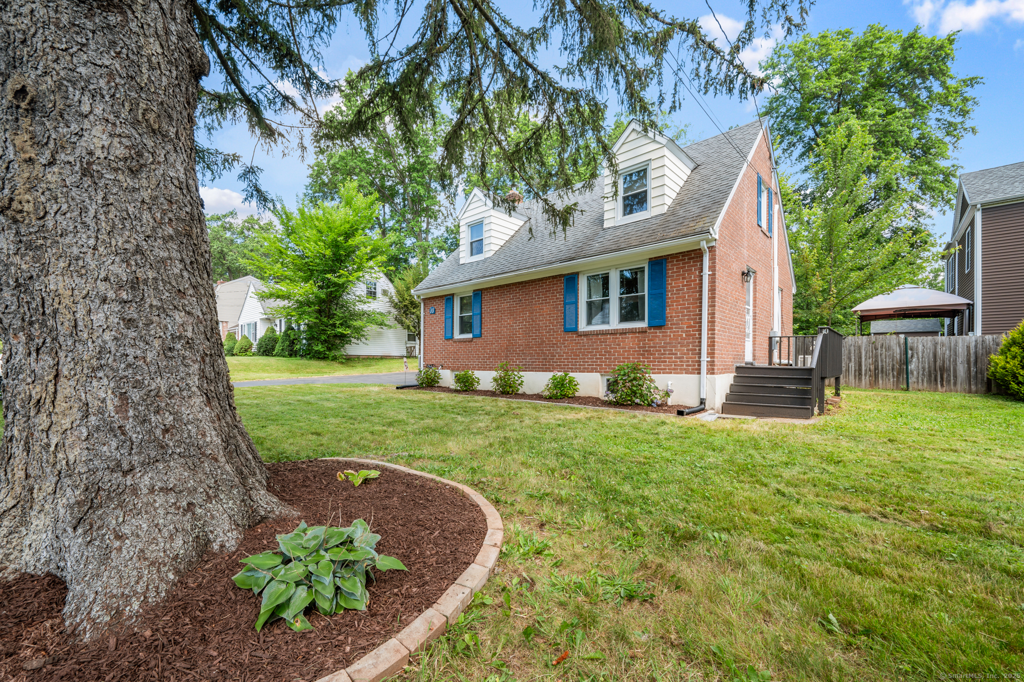 10 Harding Avenue