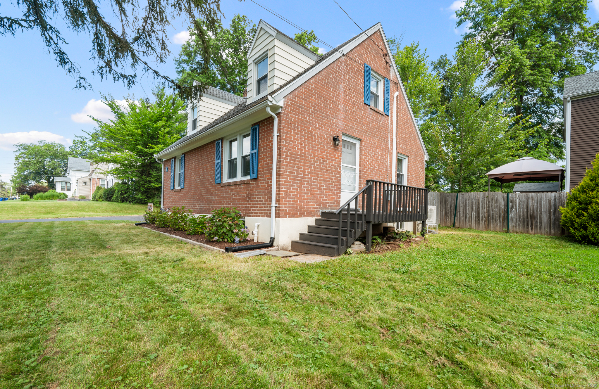 10 Harding Avenue