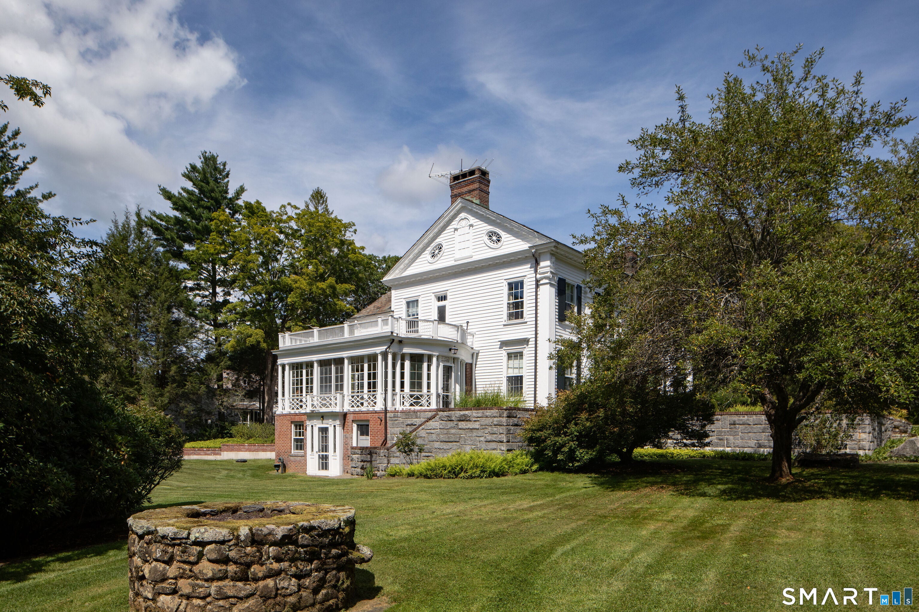 16-18 Laurel Way