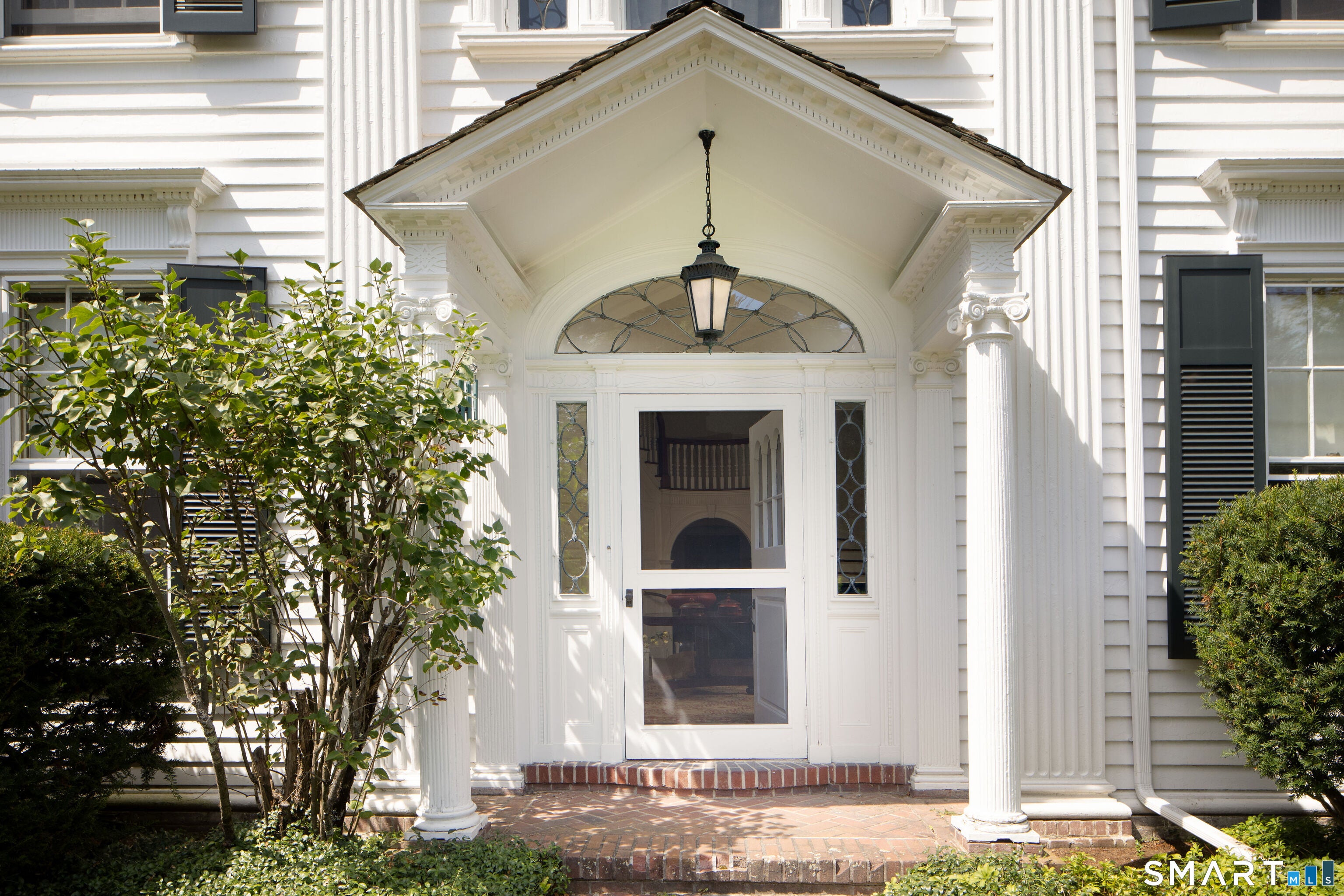 16-18 Laurel Way