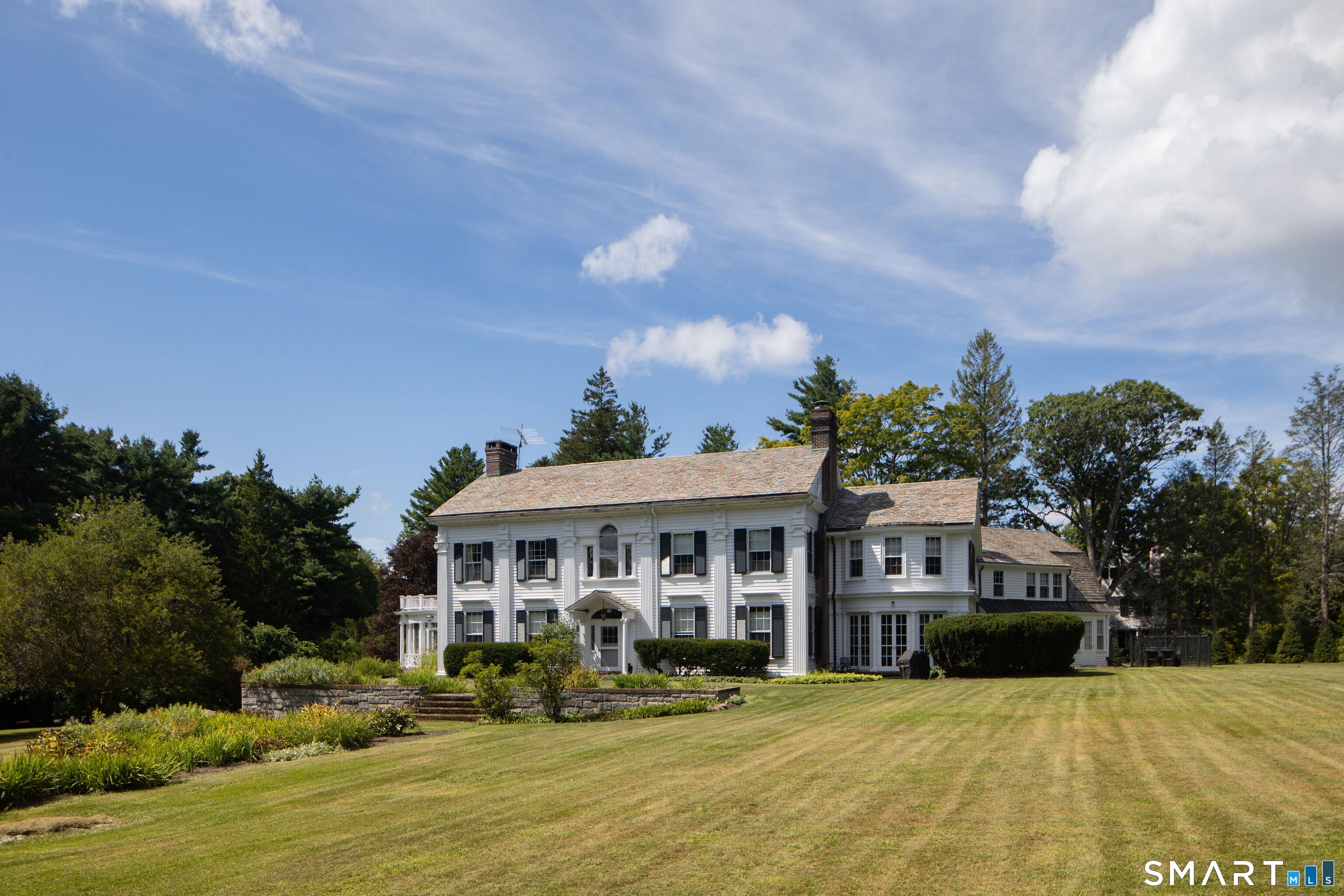 16-18 Laurel Way