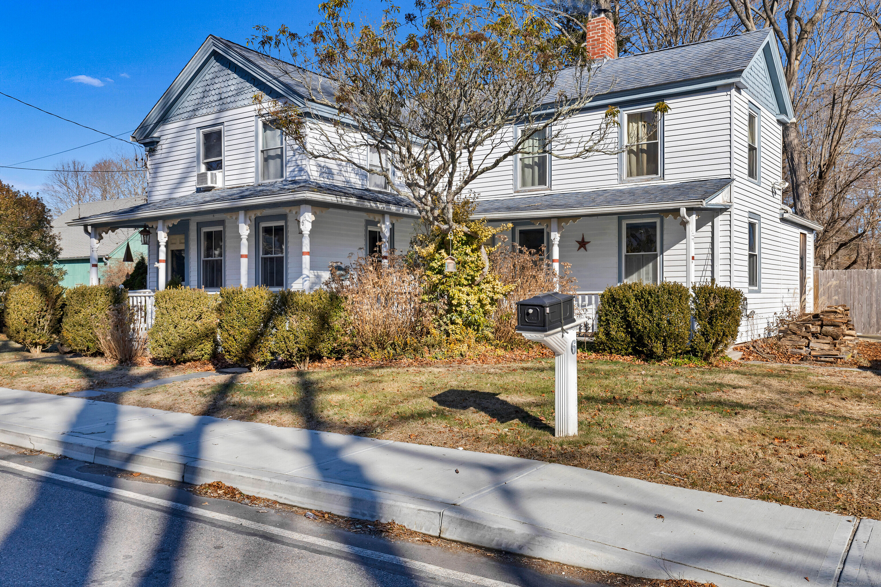 6 North Road, Waterford, Connecticut - 2 Bedrooms  
2 Bathrooms  
9 Rooms - 