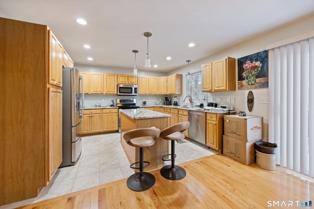 Photo of 27 Amber Place, Waterbury, CT 06705 (MLS # 24145328)