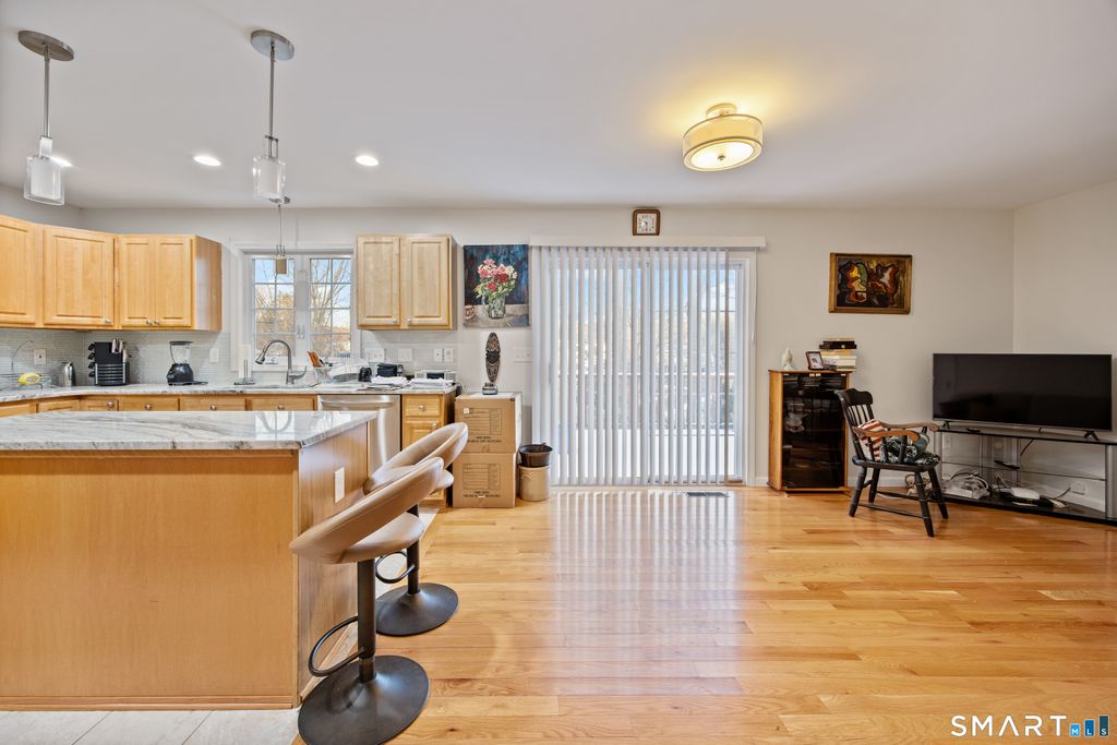 Photo of 27 Amber Place, Waterbury, CT 06705 (MLS # 24145328)