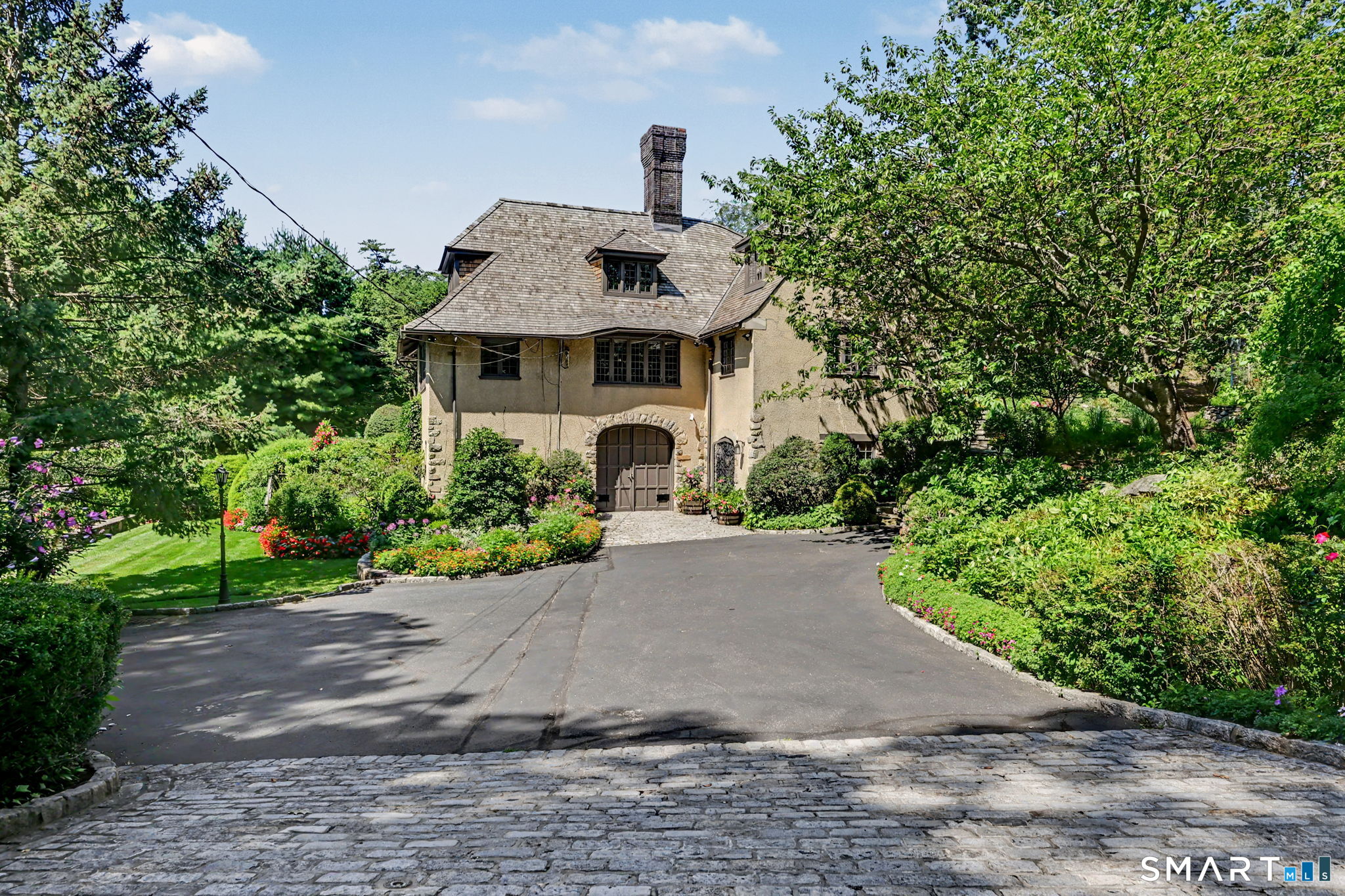1 Woodland Road