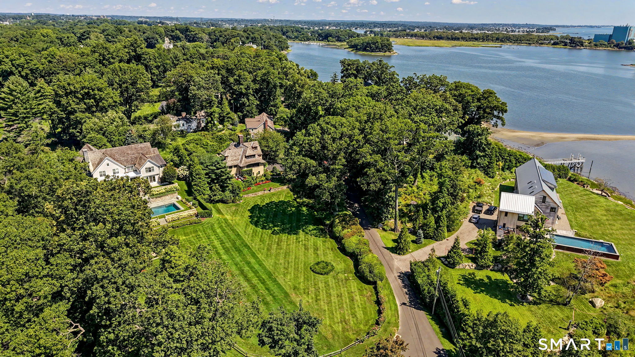 1 Woodland Road