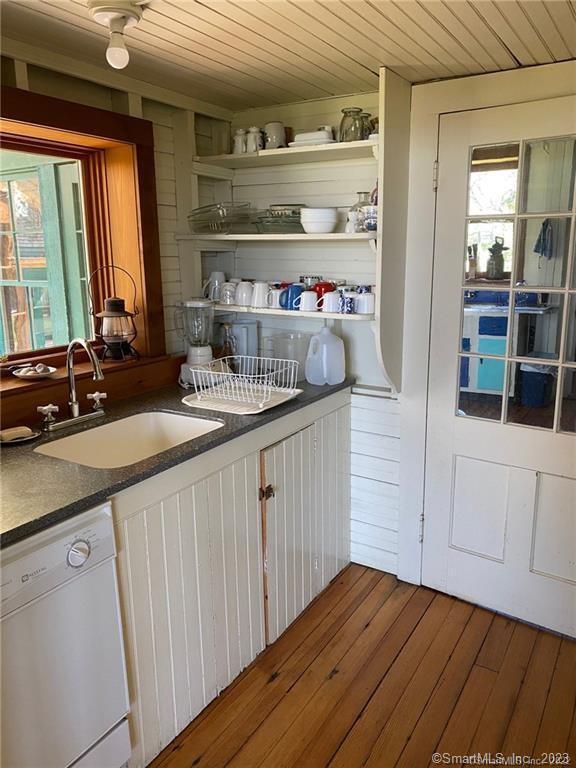 Madison, Connecticut 06443, United States, 6 Bedrooms Bedrooms, ,3 BathroomsBathrooms,Residential,Active,70654