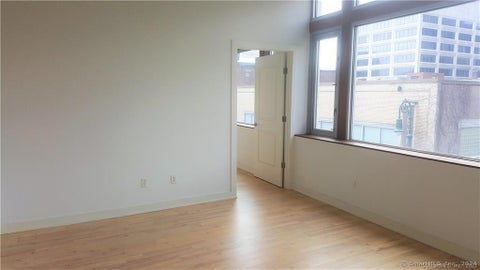 Multifamily For Rent - 804 Chapel Street #302<br/> New Haven, CT 06510