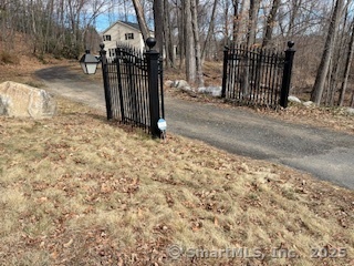 Taine Mountain Road, Farmington, Connecticut - 4 Bedrooms  
2 Bathrooms  
7 Rooms - 