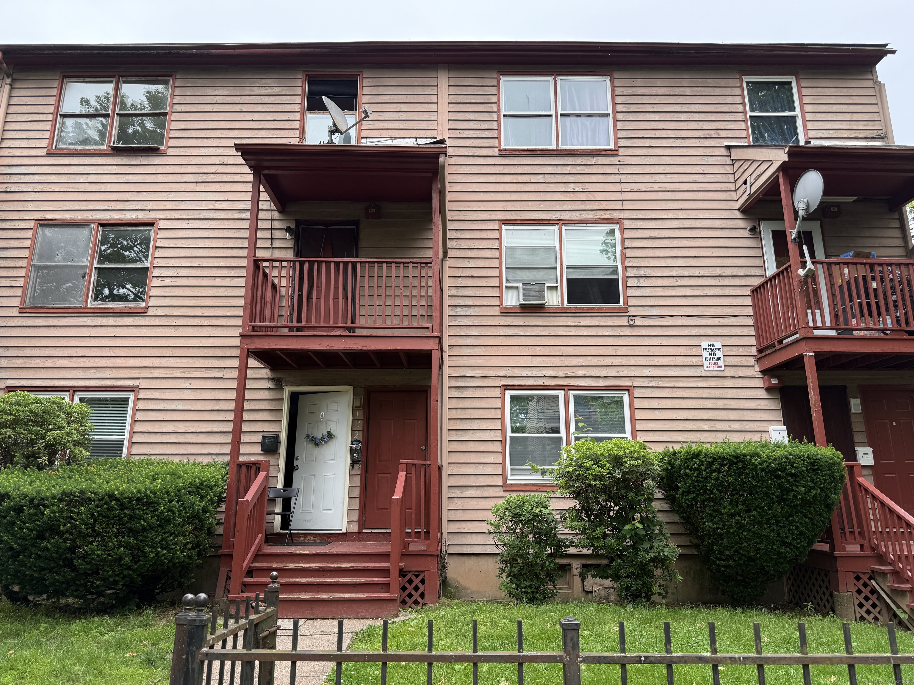 Property for Sale at Clark Street B, Hartford, Connecticut - Bedrooms: 3 
Bathrooms: 2 
Rooms: 5  - $125,000