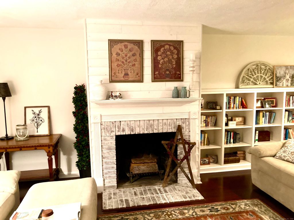 Photo of 6 Barrington Drive #APT B, Wethersfield, CT 06109 (MLS # 24142766)