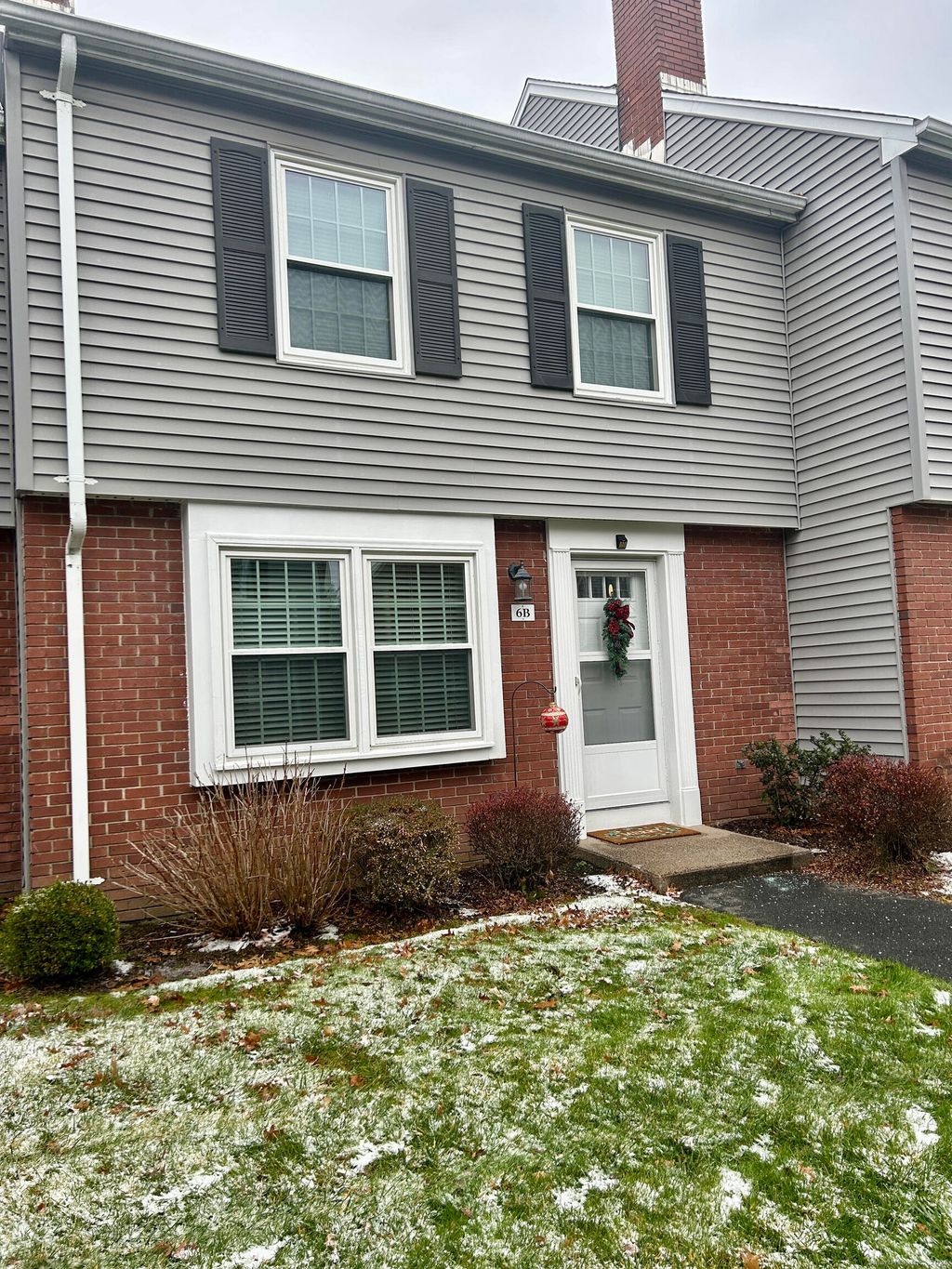 Photo of 6 Barrington Drive #APT B, Wethersfield, CT 06109 (MLS # 24142766)