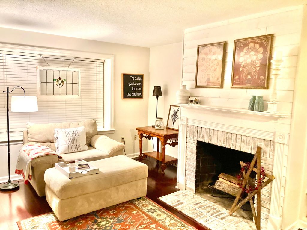 Photo of 6 Barrington Drive #APT B, Wethersfield, CT 06109 (MLS # 24142766)